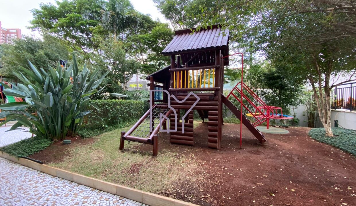 PLAYGROUND (2)